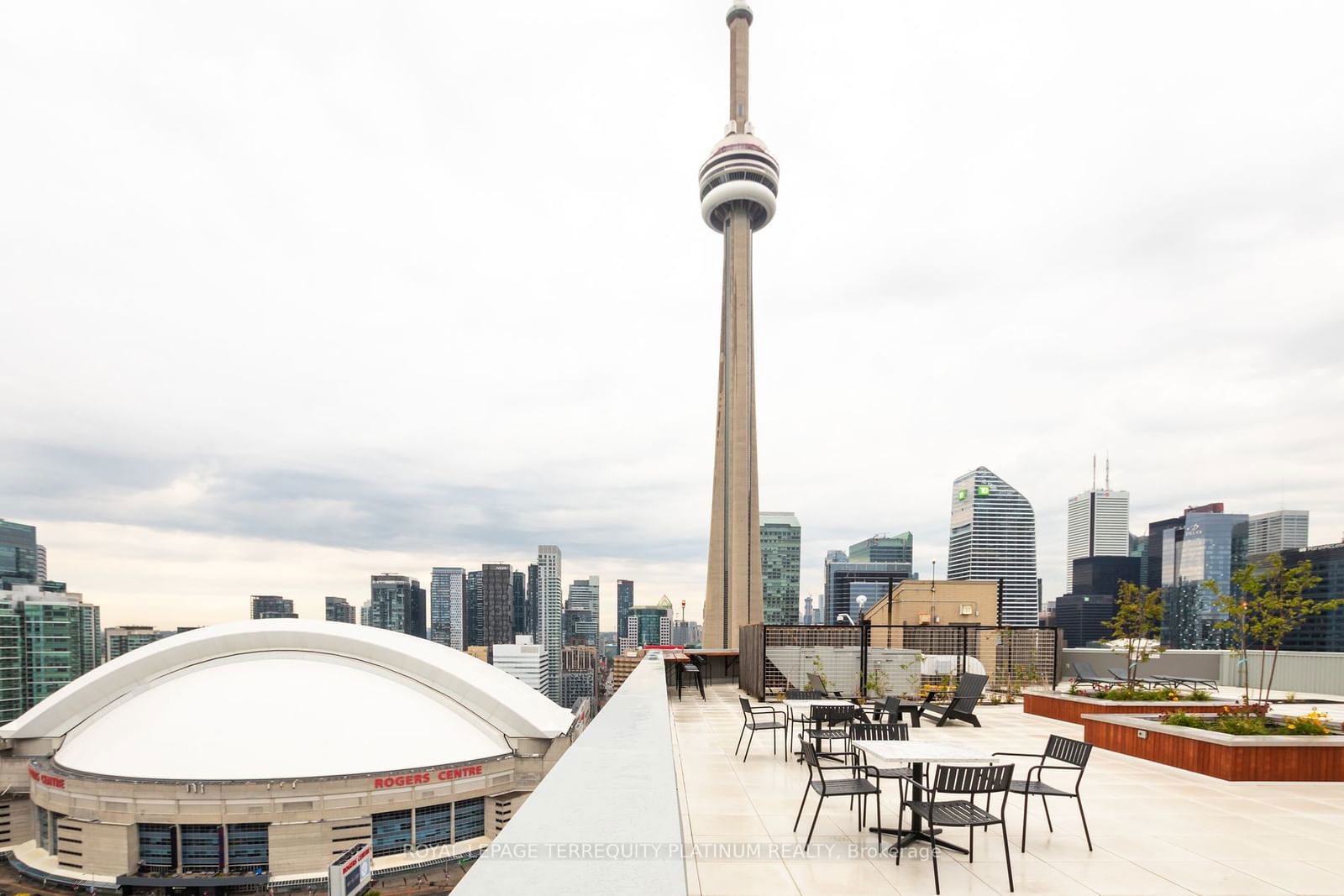 270 Queens Quay W, unit 1408 for sale