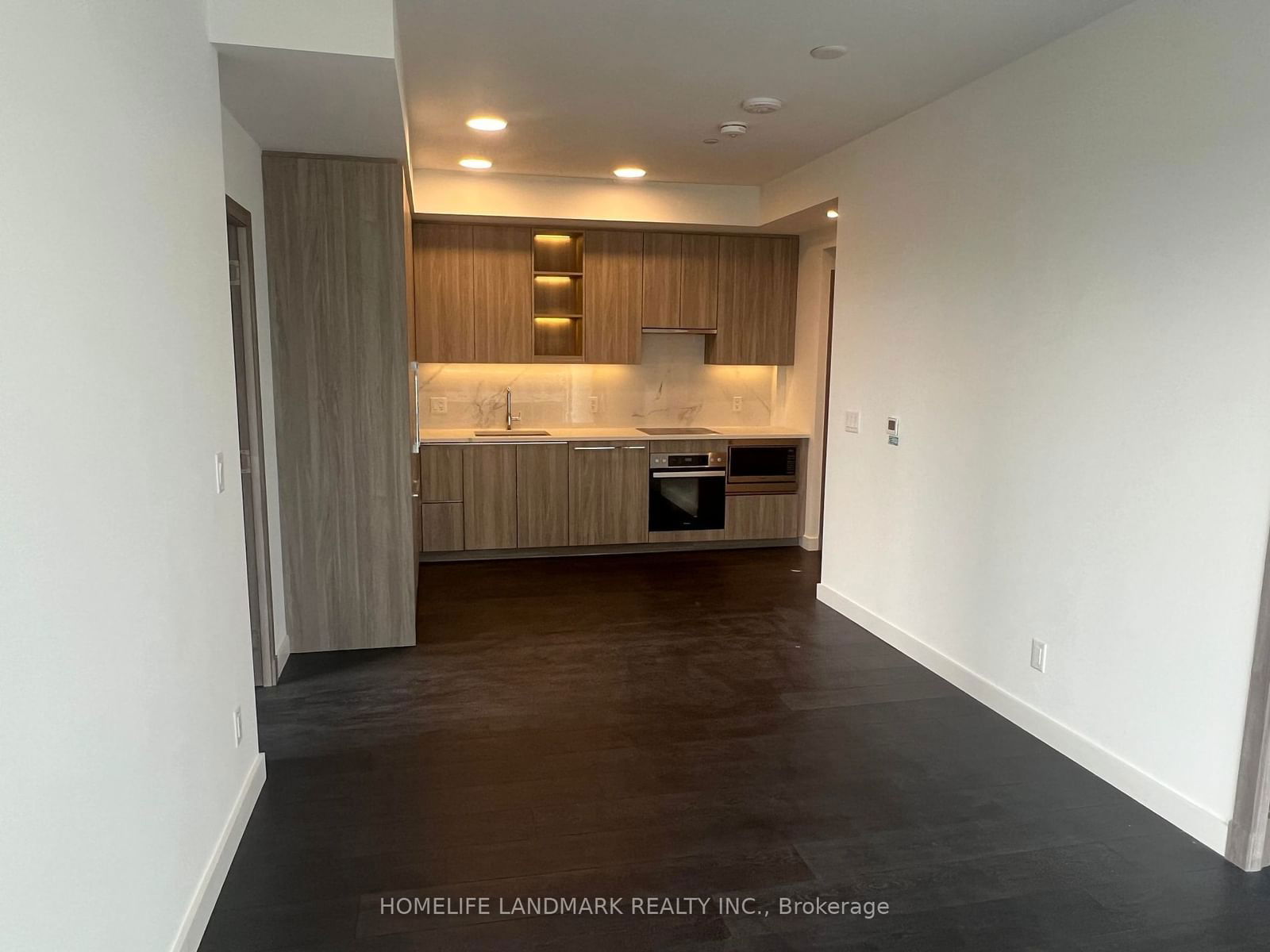 25 McMahon Dr, unit 1502 for rent - image #3