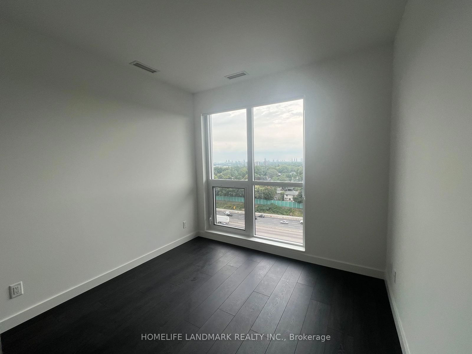 25 McMahon Dr, unit 1502 for rent - image #7