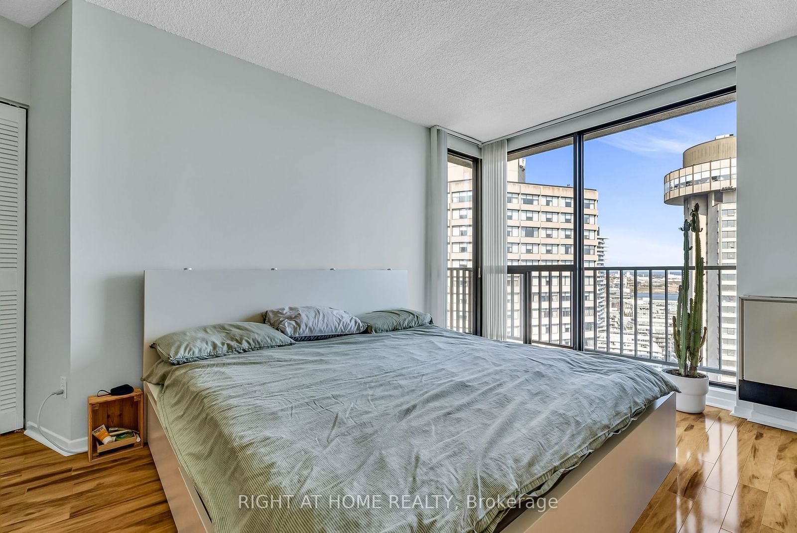 33 Harbour Sq, unit 3028 for rent - image #15