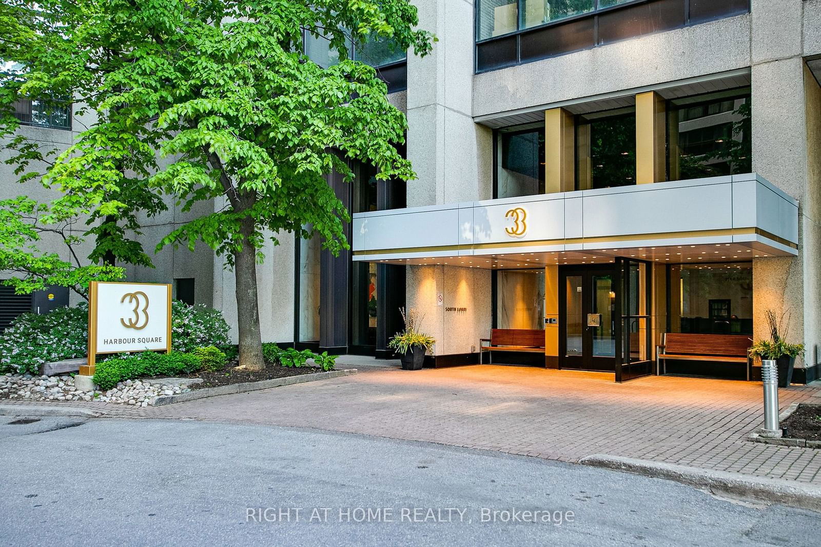 33 Harbour Sq, unit 3028 for rent - image #2