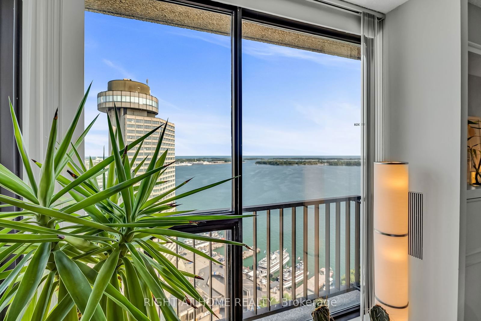 33 Harbour Sq, unit 3028 for rent - image #9