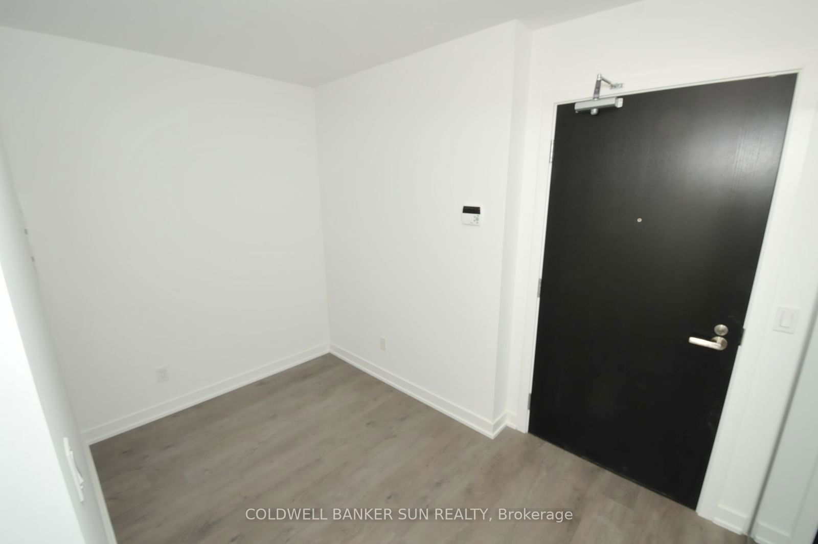 501 Yonge St, unit 810 for rent - image #2