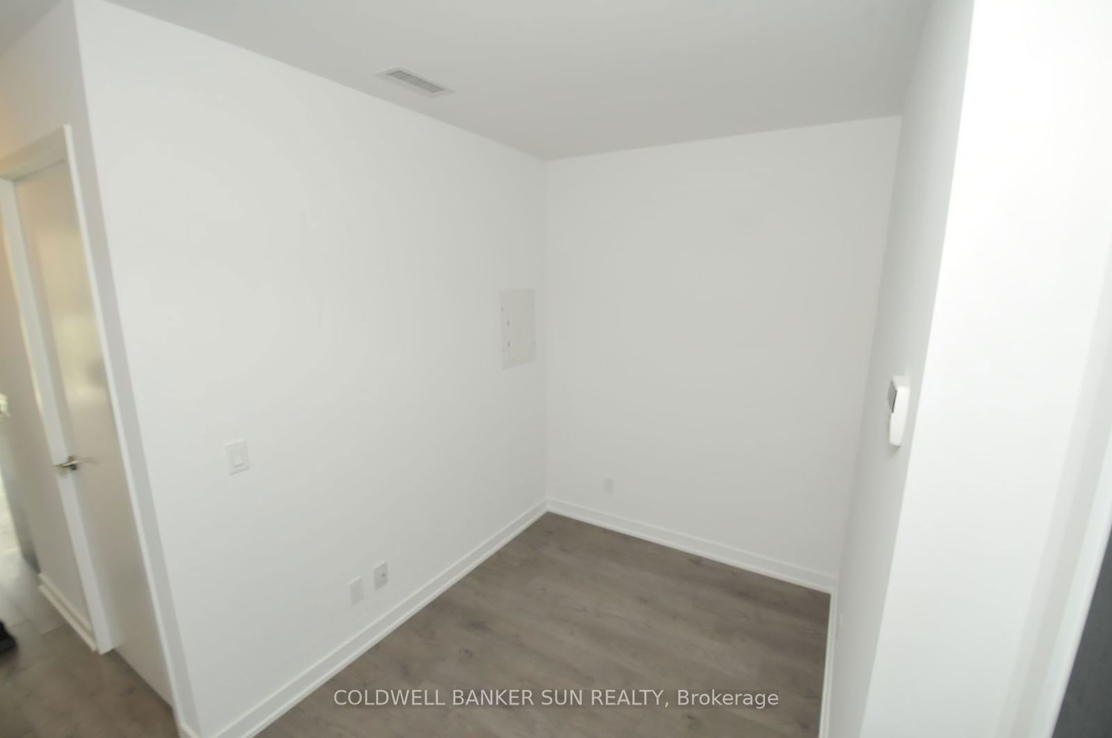 501 Yonge St, unit 810 for rent - image #5