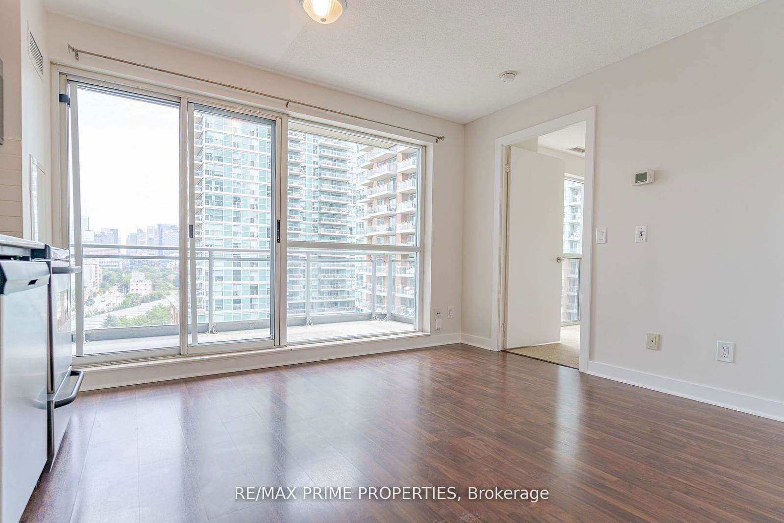 100 Western Battery Rd, unit 913 for rent