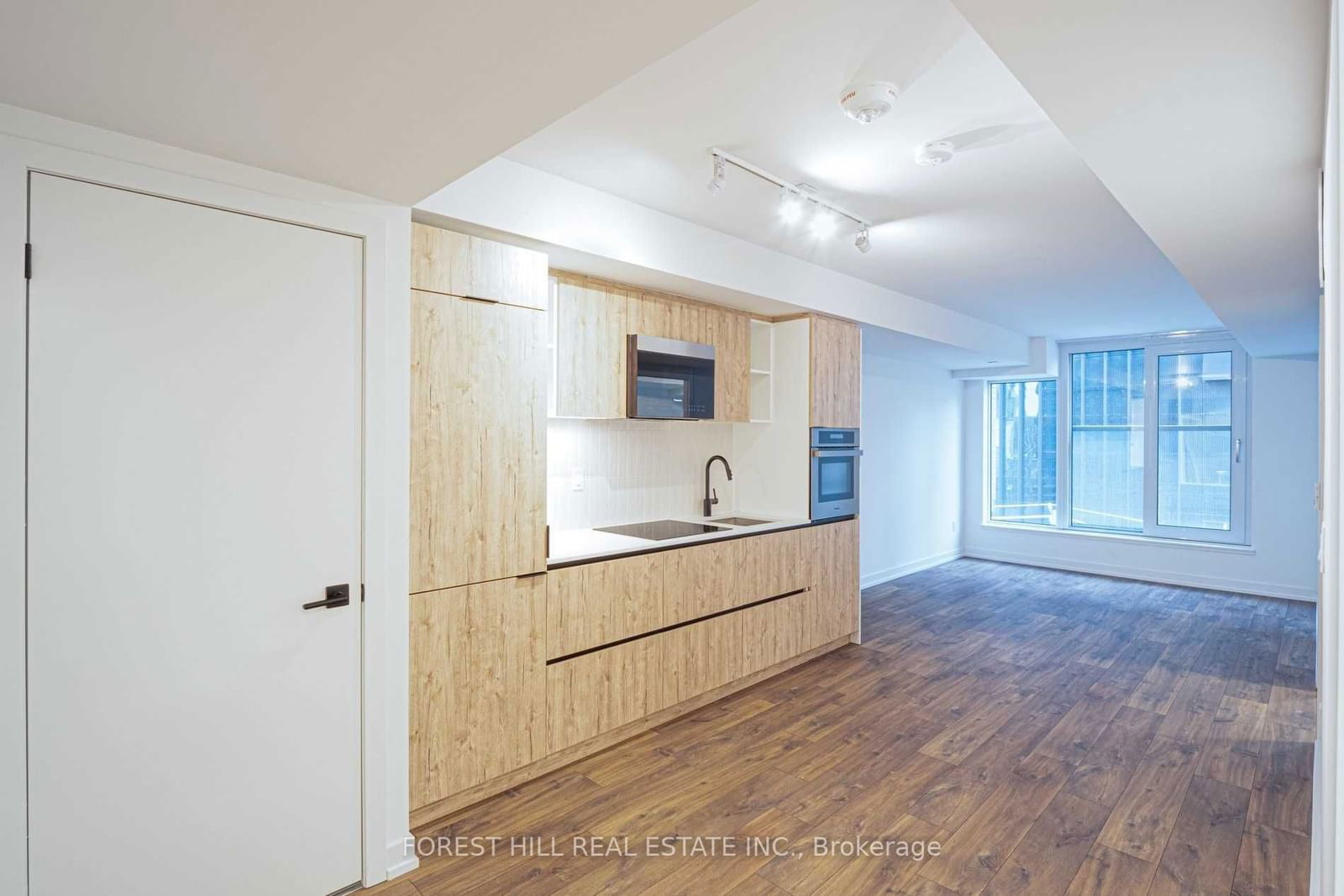 2 Augusta Ave, unit 407 for rent - image #3