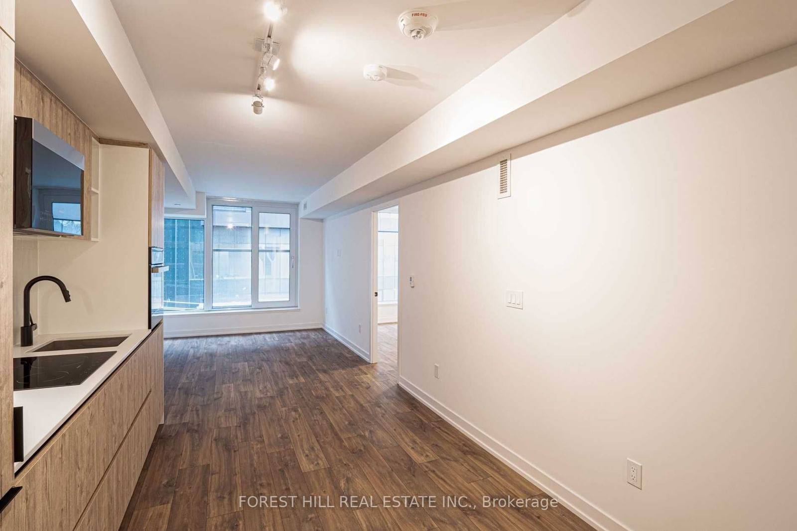 2 Augusta Ave, unit 407 for rent - image #5