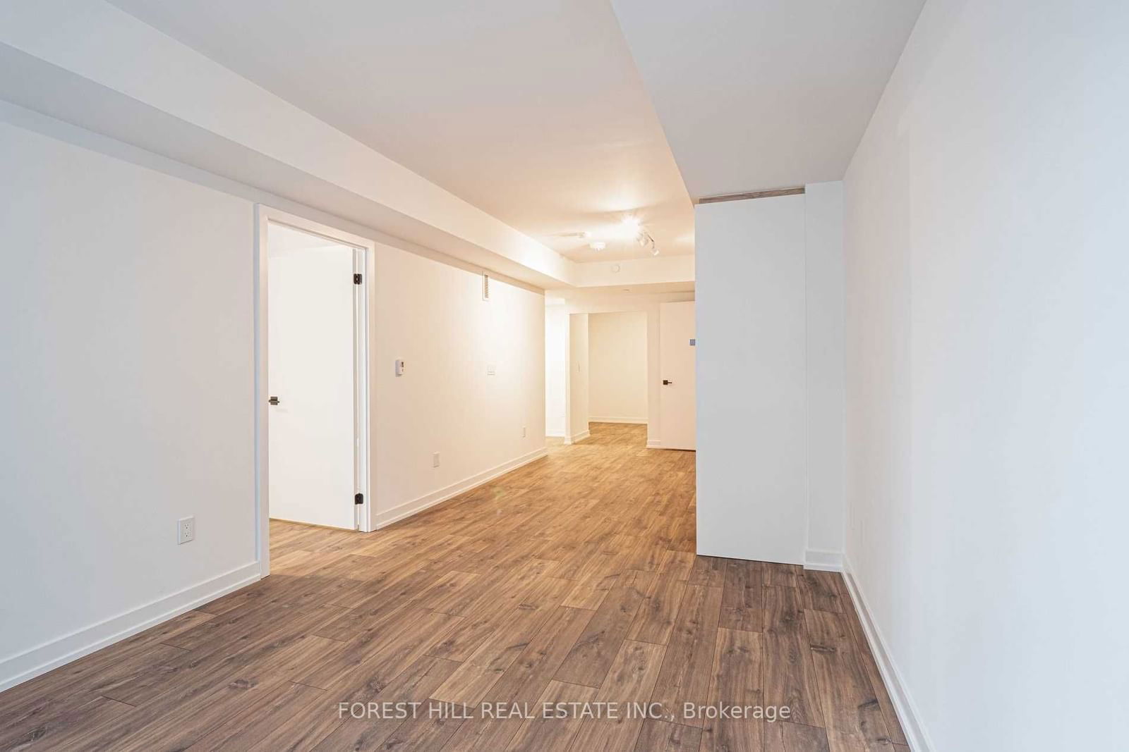 2 Augusta Ave, unit 407 for rent - image #7