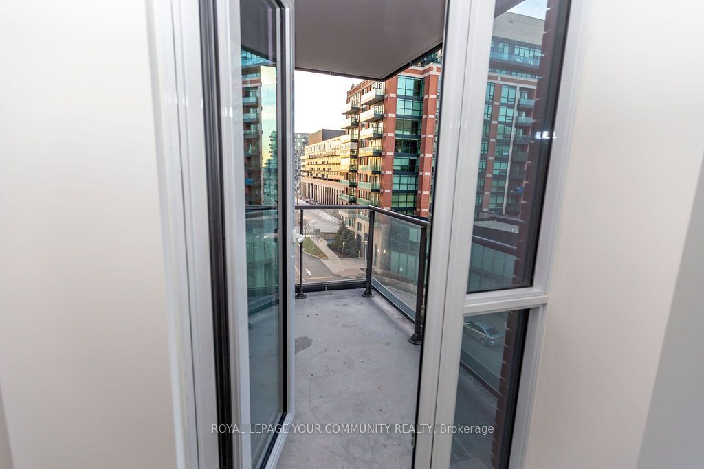 31 Tippett Rd, unit 525 for rent - image #17