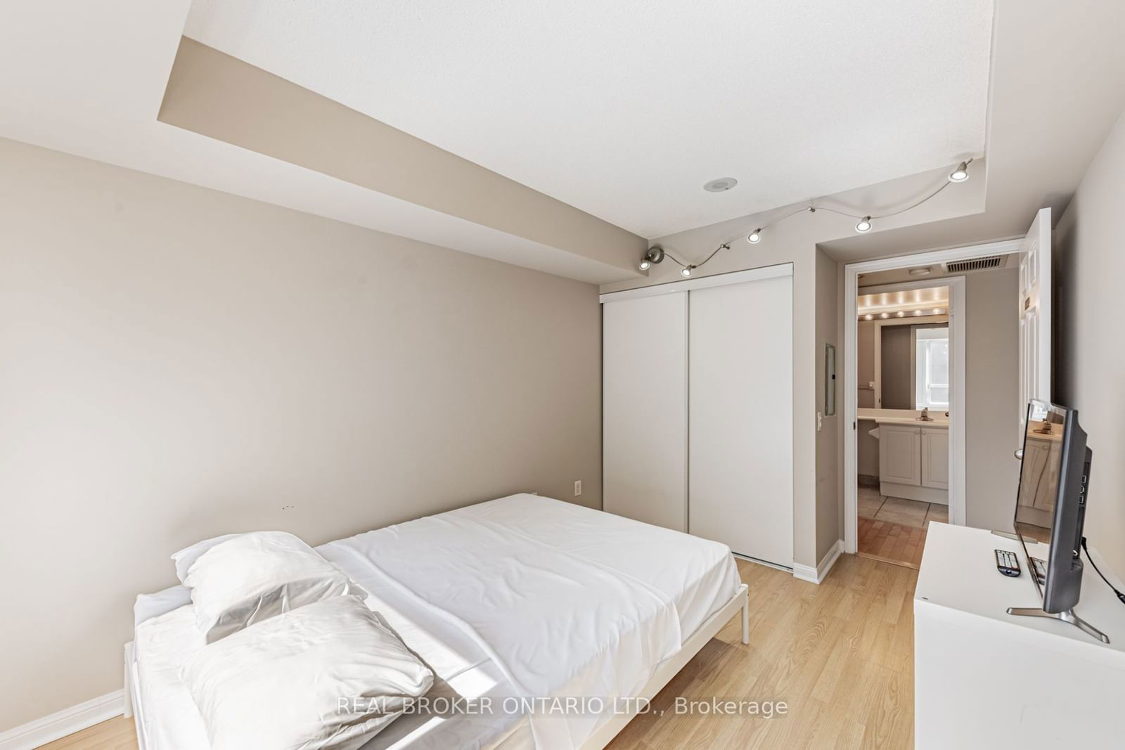 153 Beecroft Rd, unit 2011 for rent - image #16