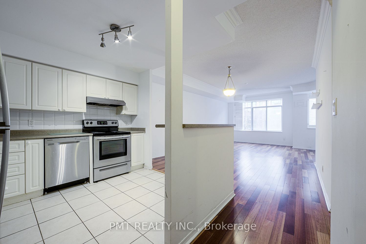 39 Jarvis St, unit 316 for rent - image #2