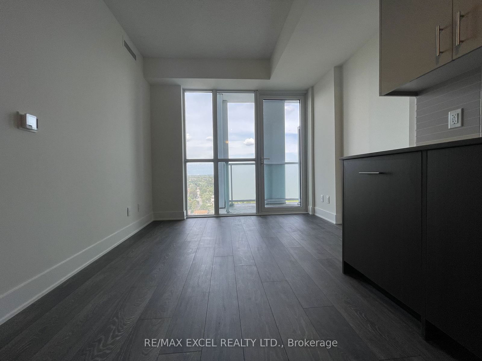 188 Fairview Mall Dr, unit 1808 for rent - image #4