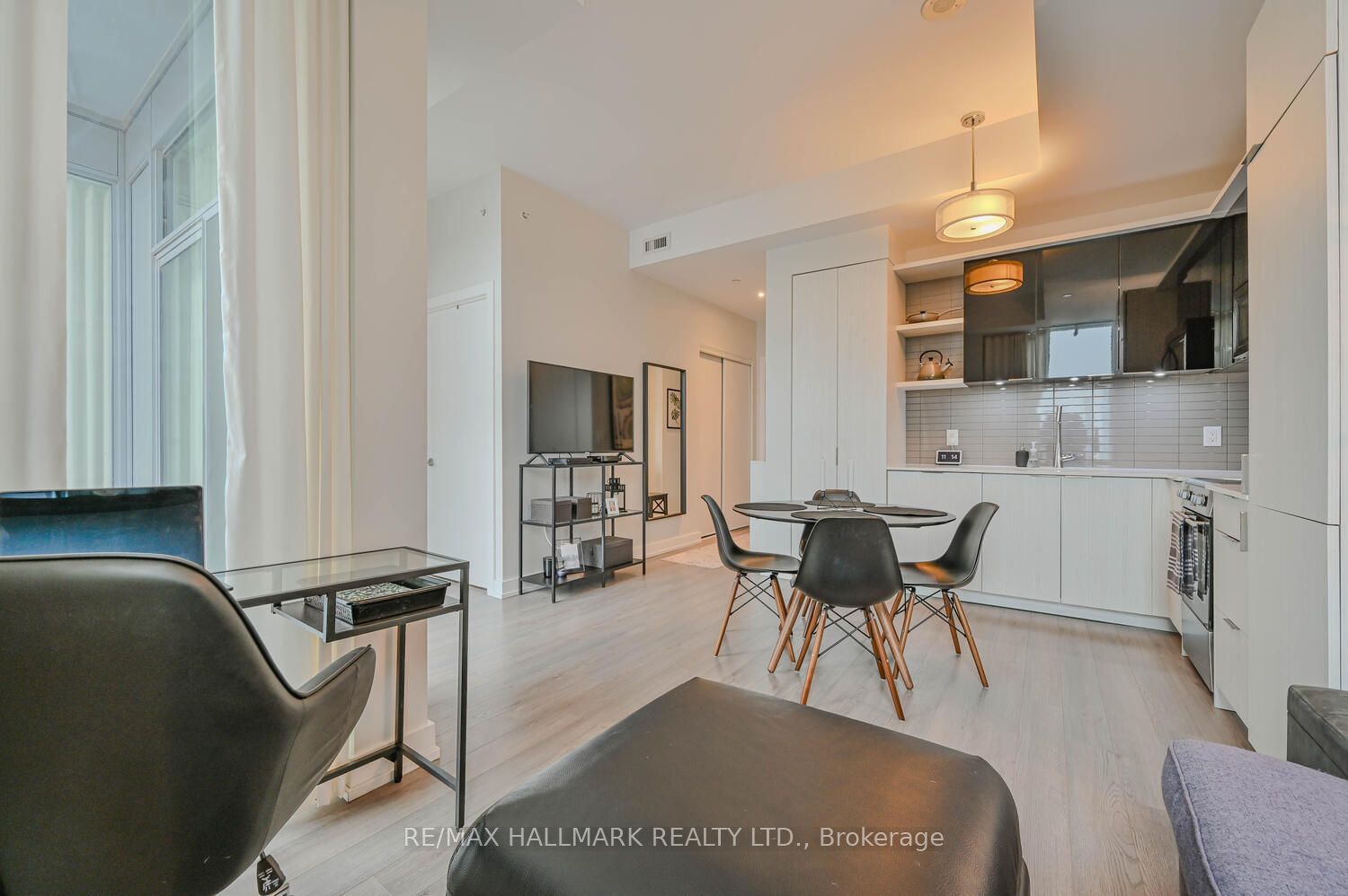 6 Parkwood Ave, unit 611 for sale - image #11