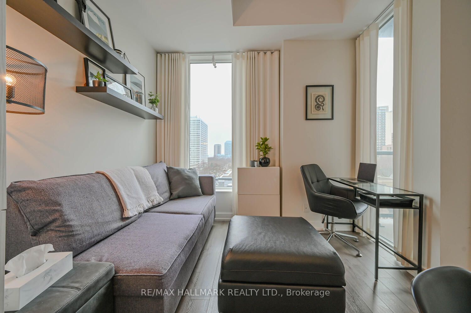 6 Parkwood Ave, unit 611 for sale