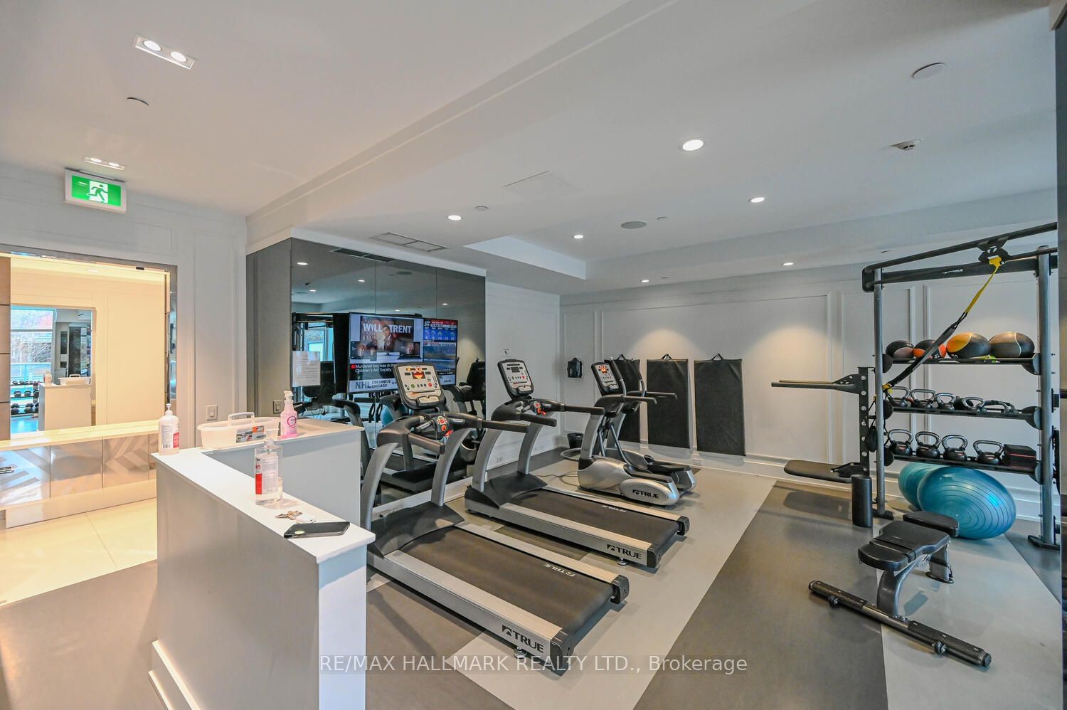 6 Parkwood Ave, unit 611 for sale - image #25