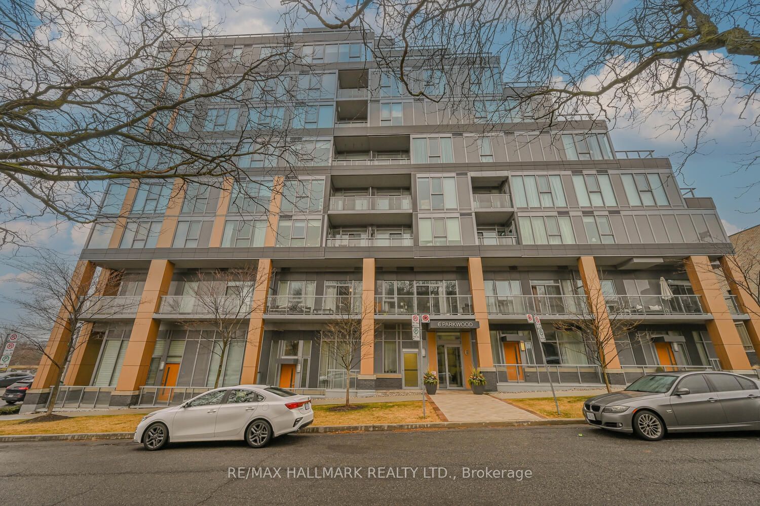 6 Parkwood Ave, unit 611 for sale