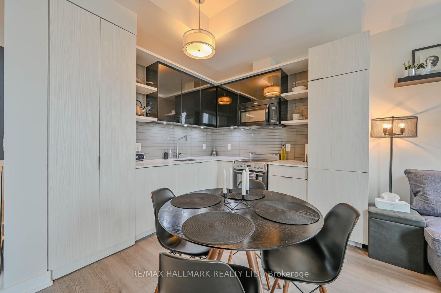 6 Parkwood Ave, unit 611 for sale - image #6