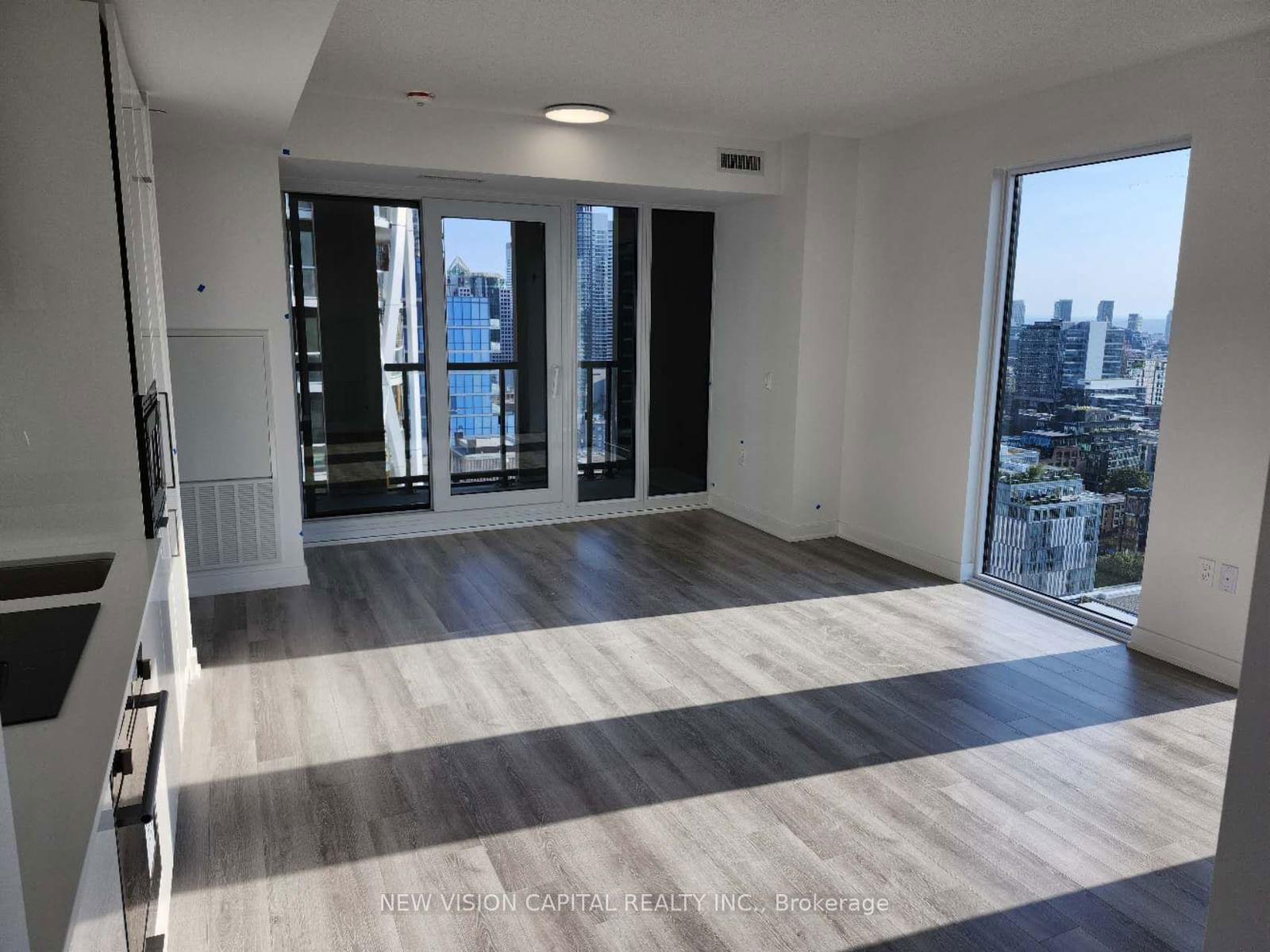 238 Simcoe St, unit 2308 for rent