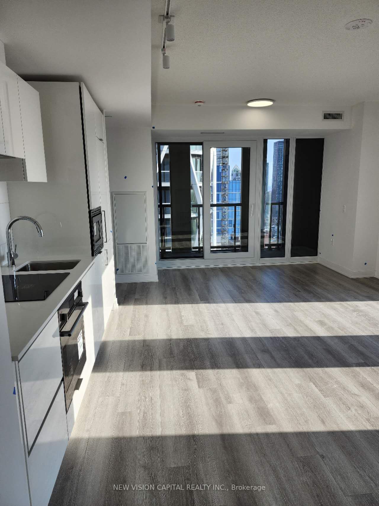 238 Simcoe St, unit 2308 for rent