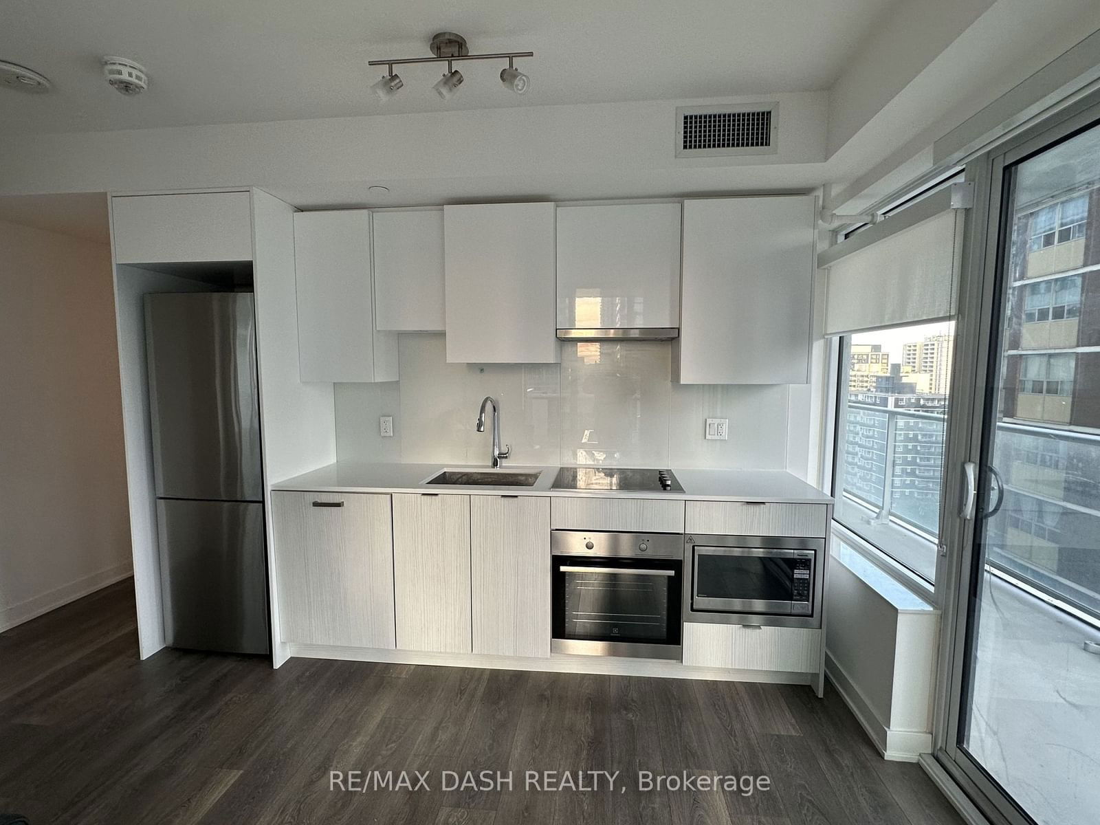 195 Redpath Ave, unit 1110 for rent