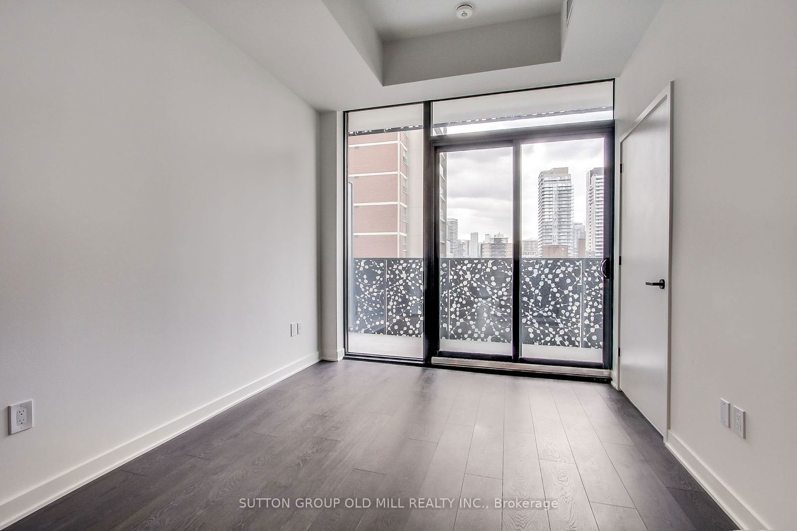 55 Charles St E, unit 1004 for rent