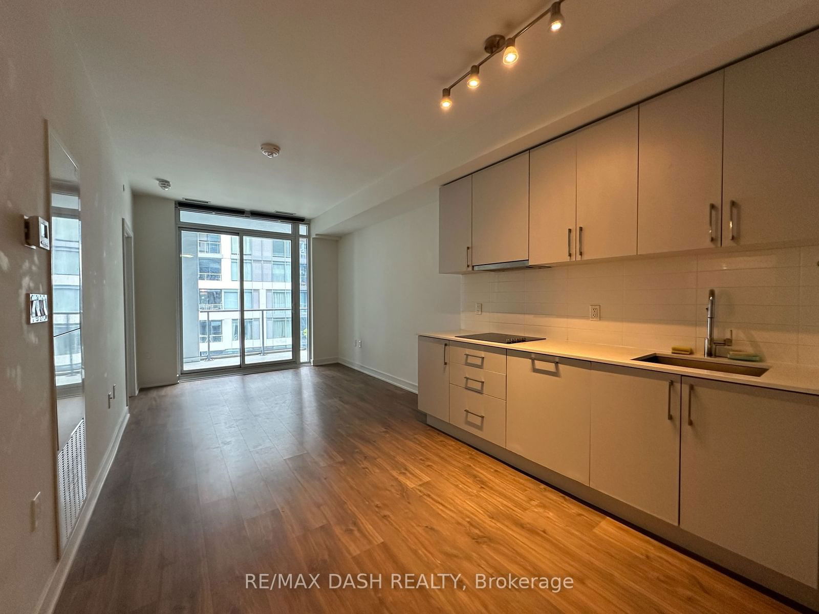 576 Front St W, unit 1213E for rent - image #2