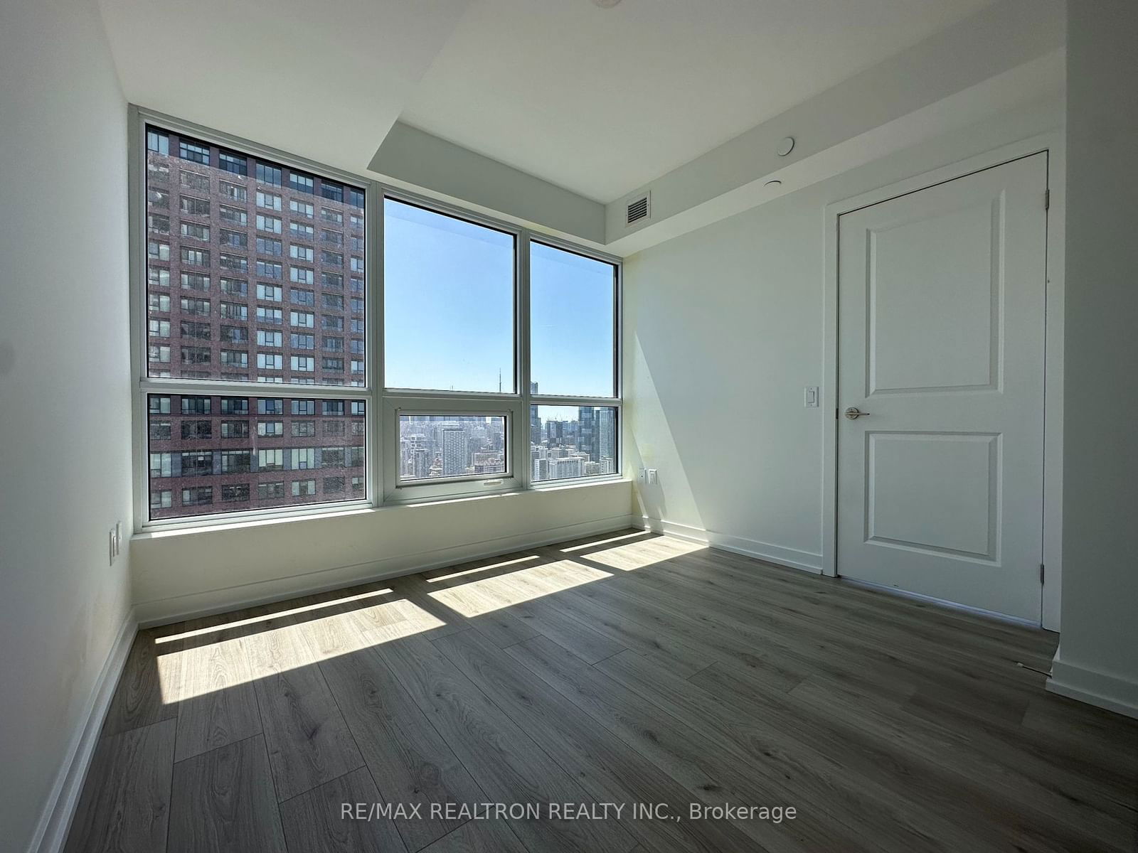 395 Bloor St E, unit 4002 for rent - image #10