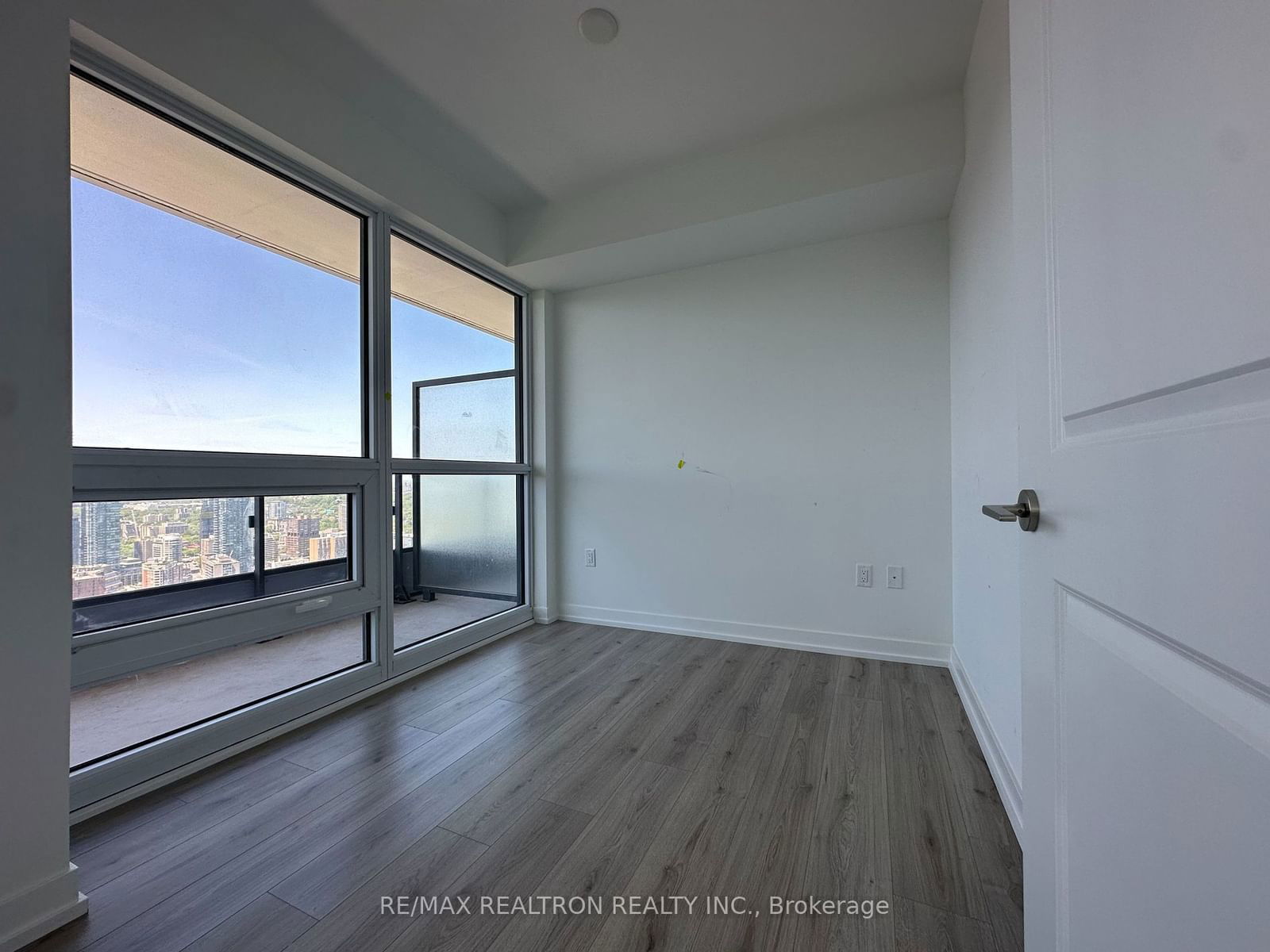 395 Bloor St E, unit 4002 for rent