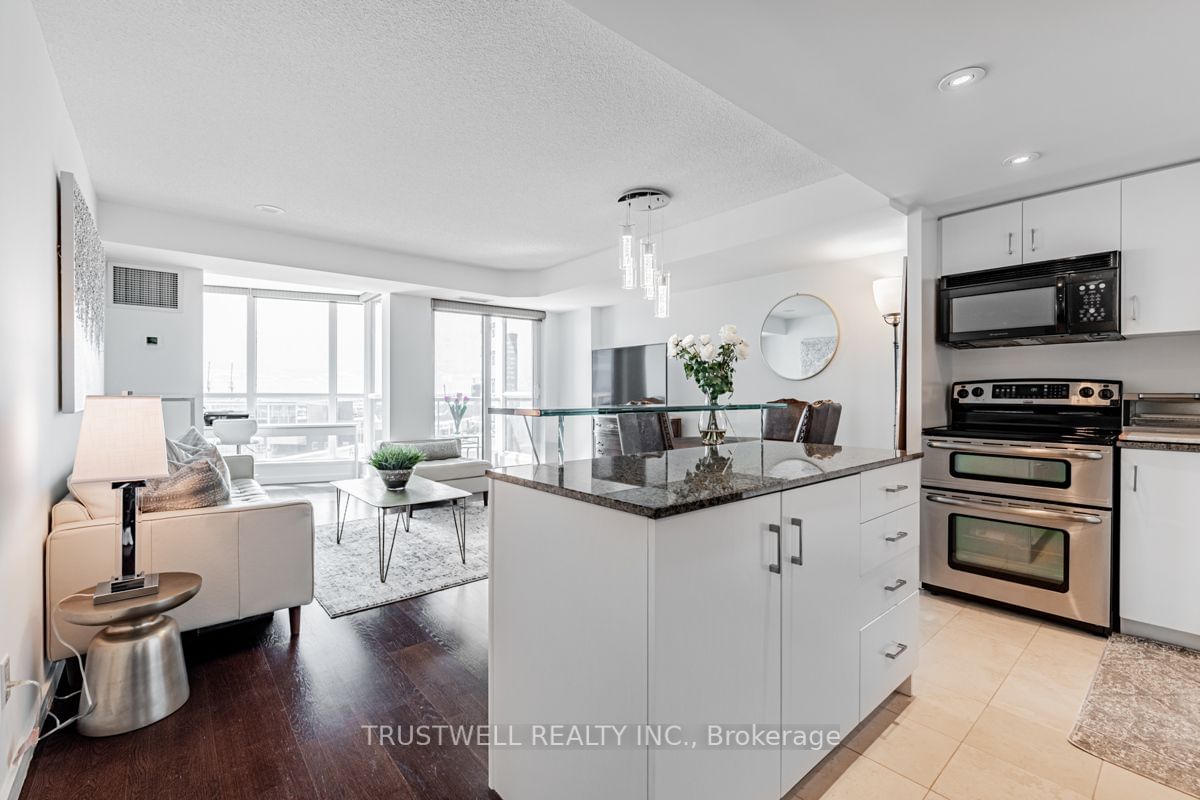 208 Queens Quay W, unit 511 for sale