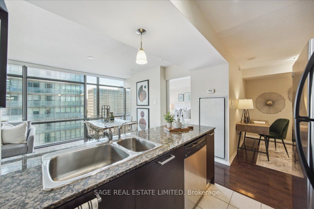 37 Grosvenor St, unit 902 for sale - image #20