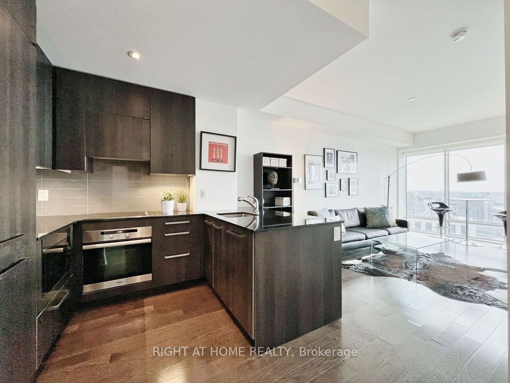 8 The Esplanade, unit 3709 for rent - image #2