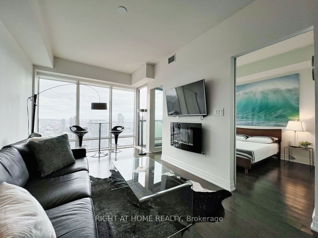 8 The Esplanade, unit 3709 for rent - image #3