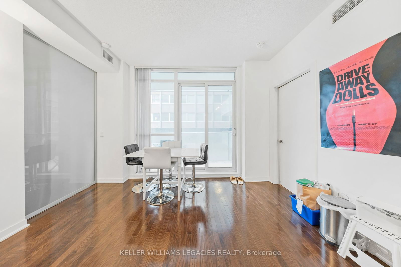 770 Bay St, unit 413 for sale