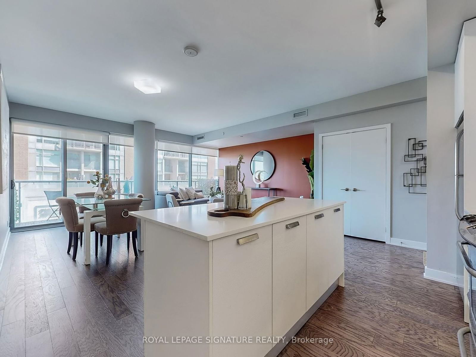 1815 Yonge St, unit 405 for sale