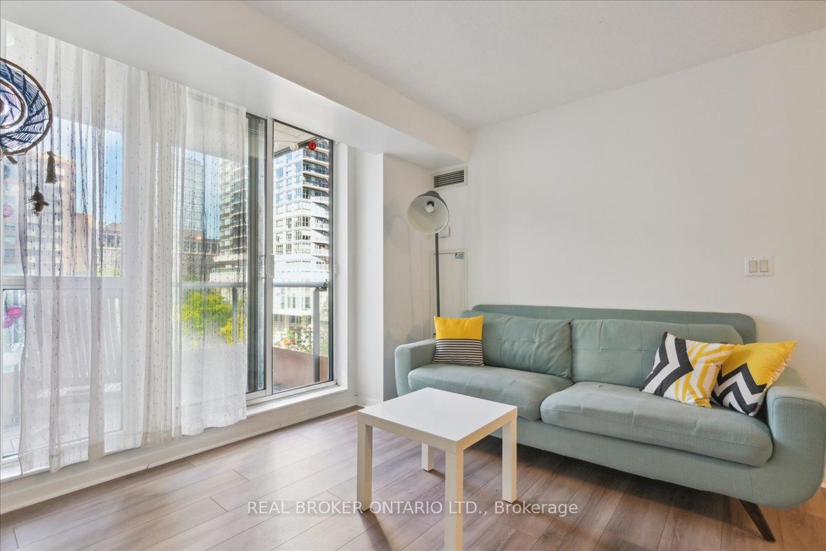 76 Shuter St, unit 501 for sale