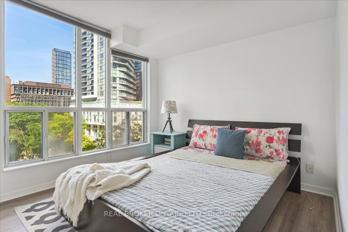 76 Shuter St, unit 501 for sale