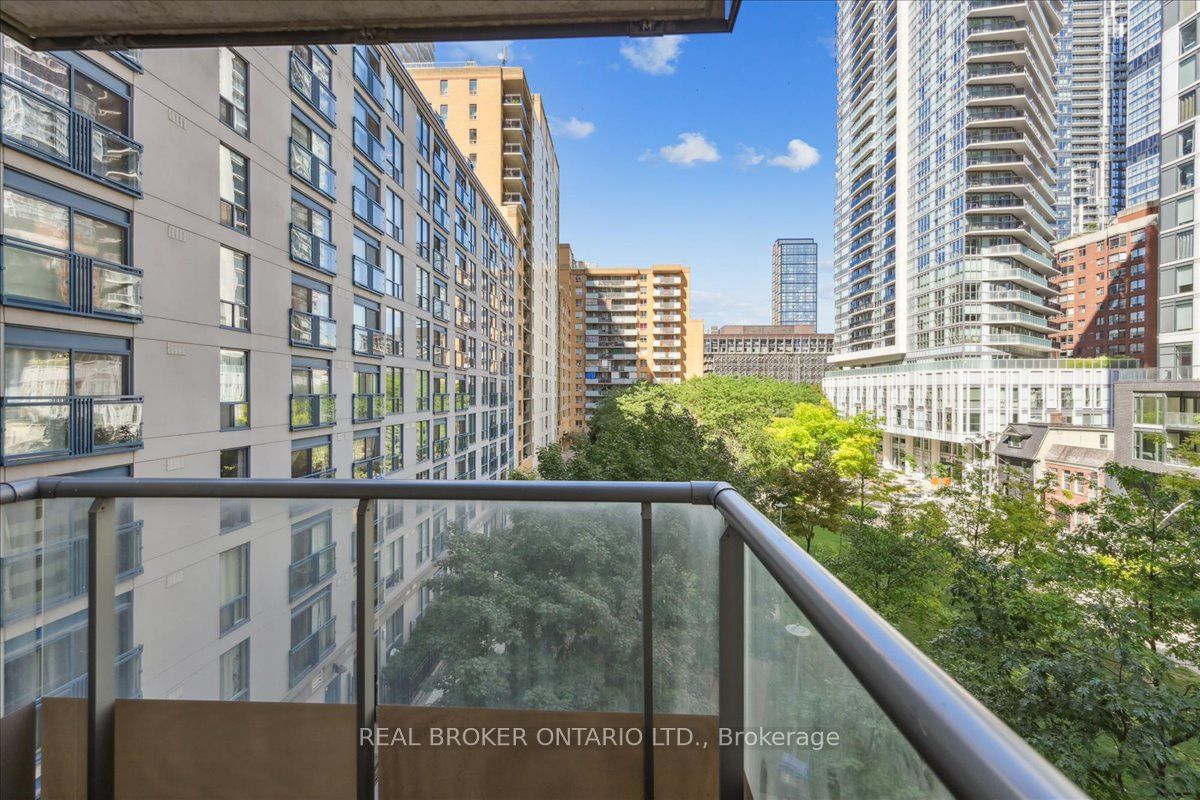 76 Shuter St, unit 501 for sale