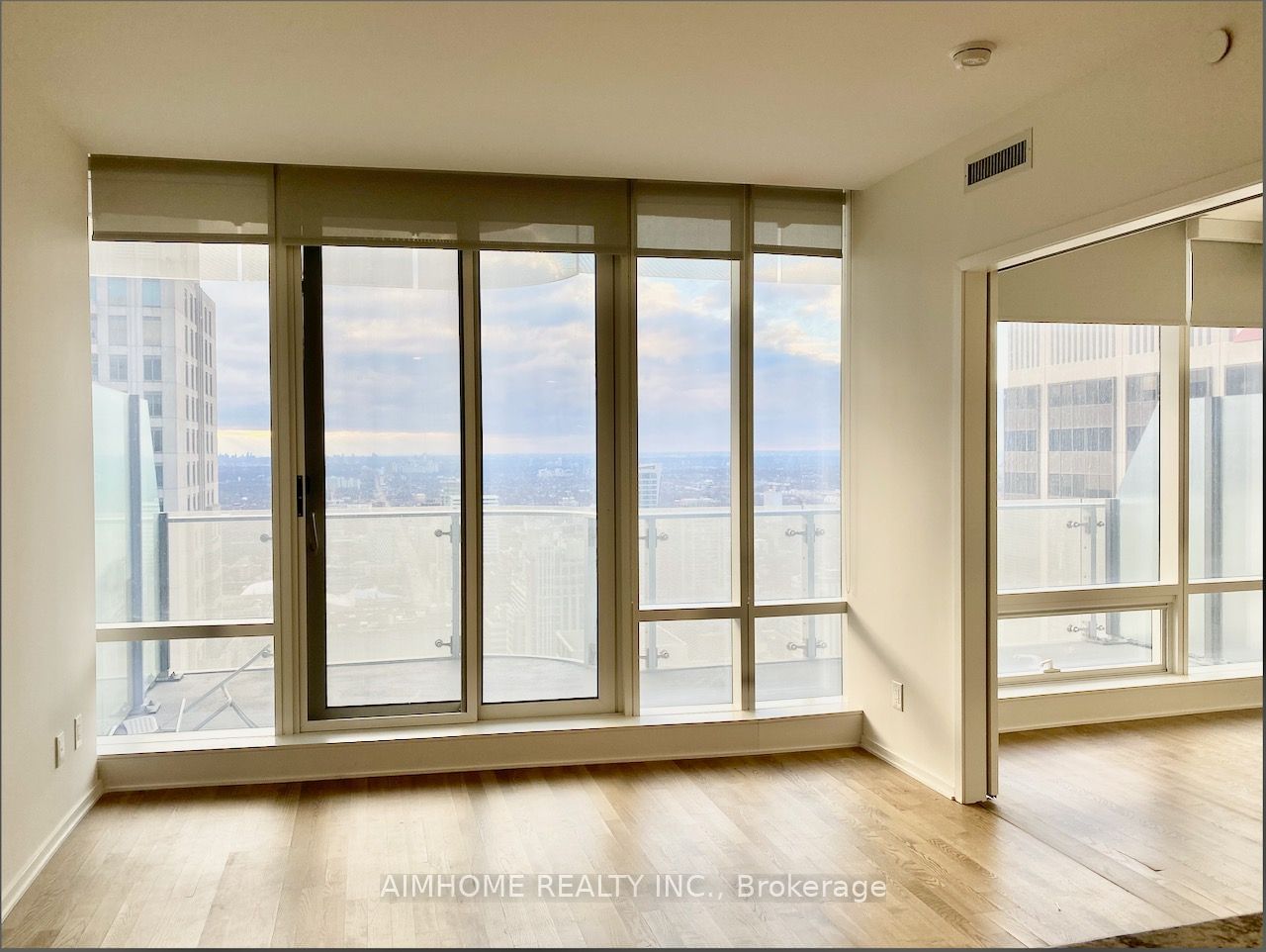 1 Bloor St E, unit 4008 for rent - image #4