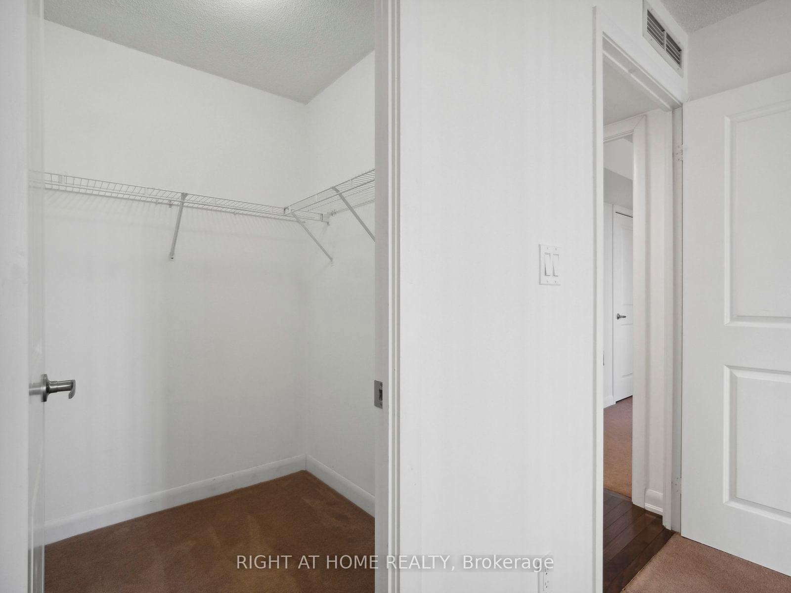 5793 Yonge St, unit 1902 for rent - image #24