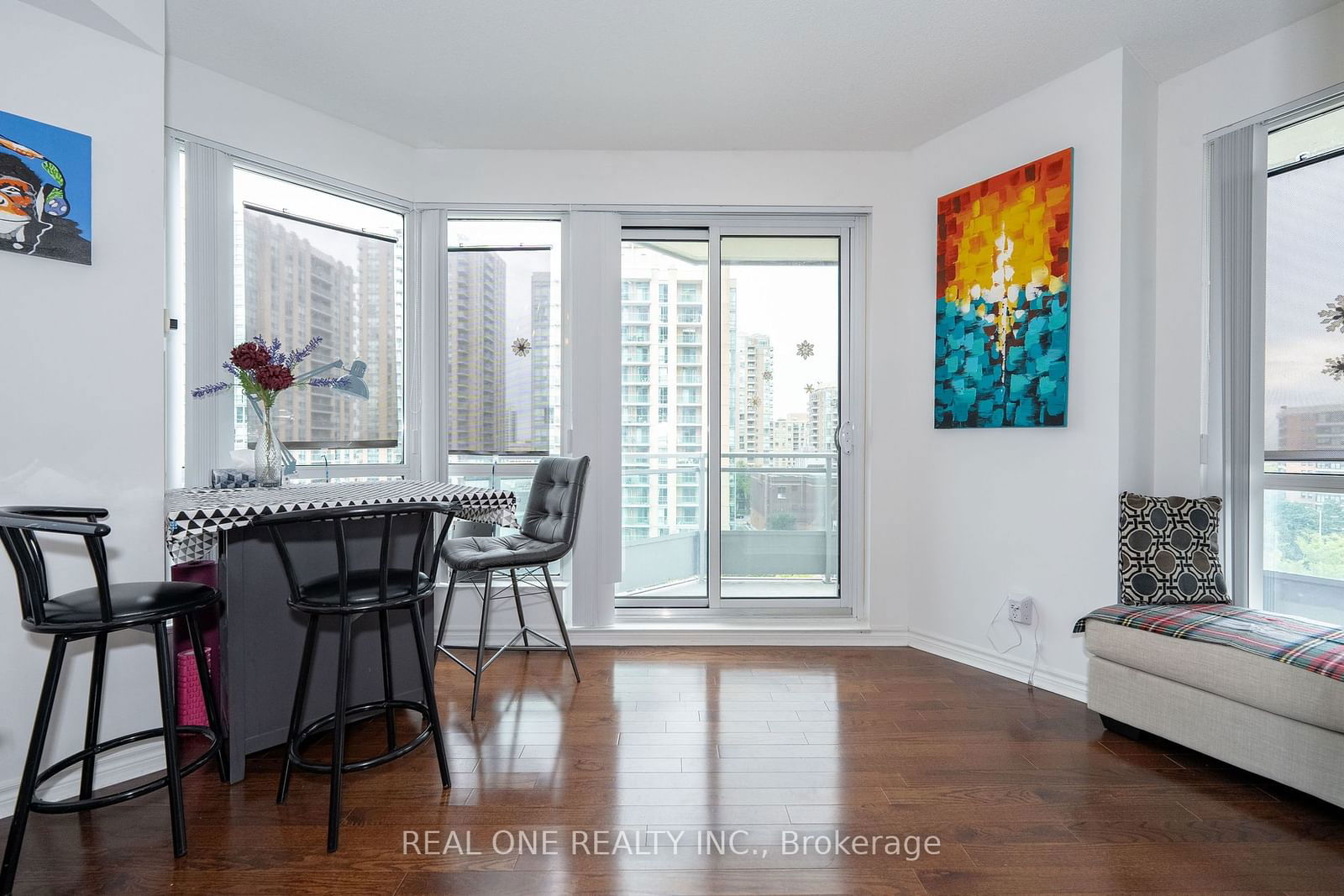 18 Holmes Ave, unit 811 for sale - image #16