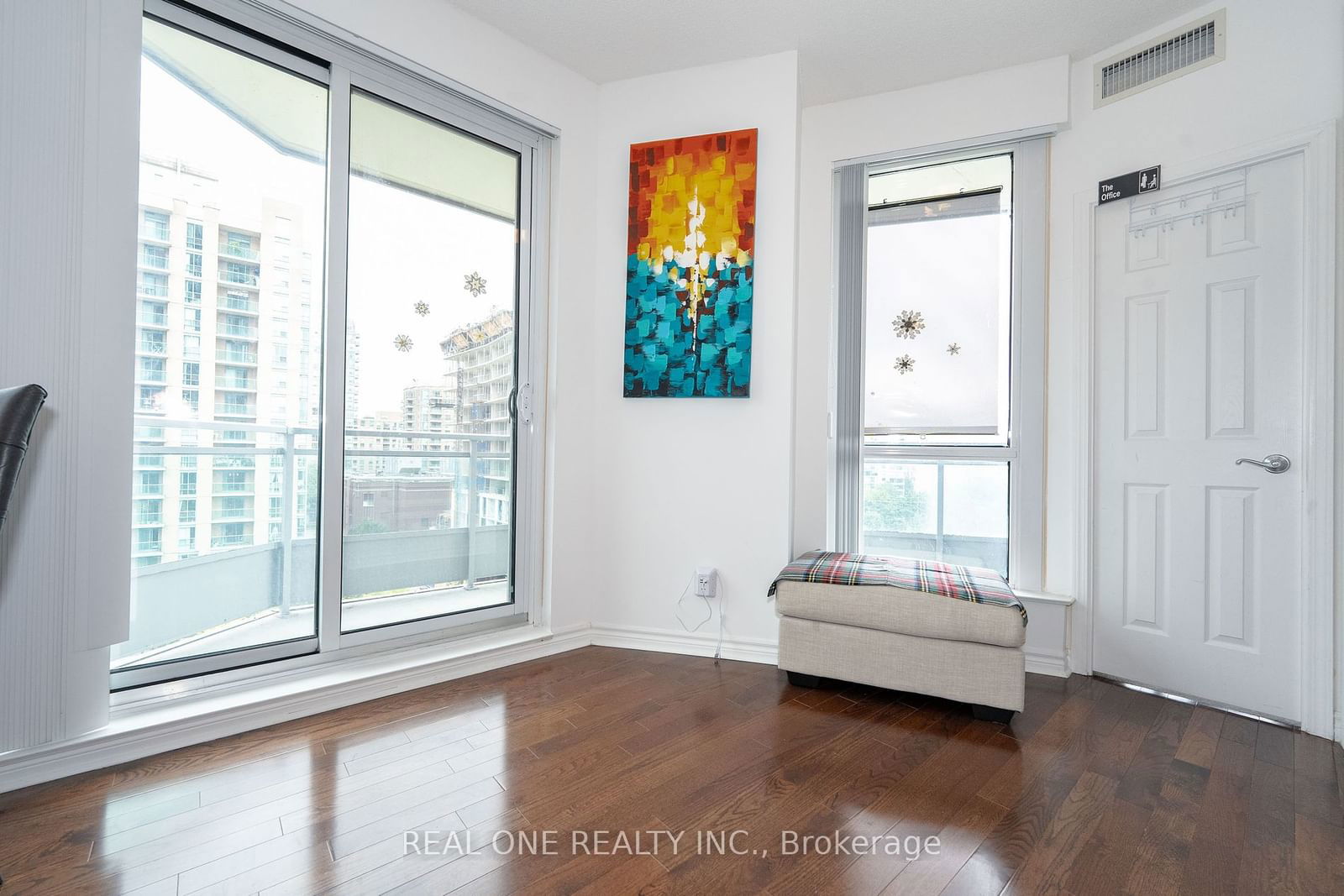 18 Holmes Ave, unit 811 for sale - image #19