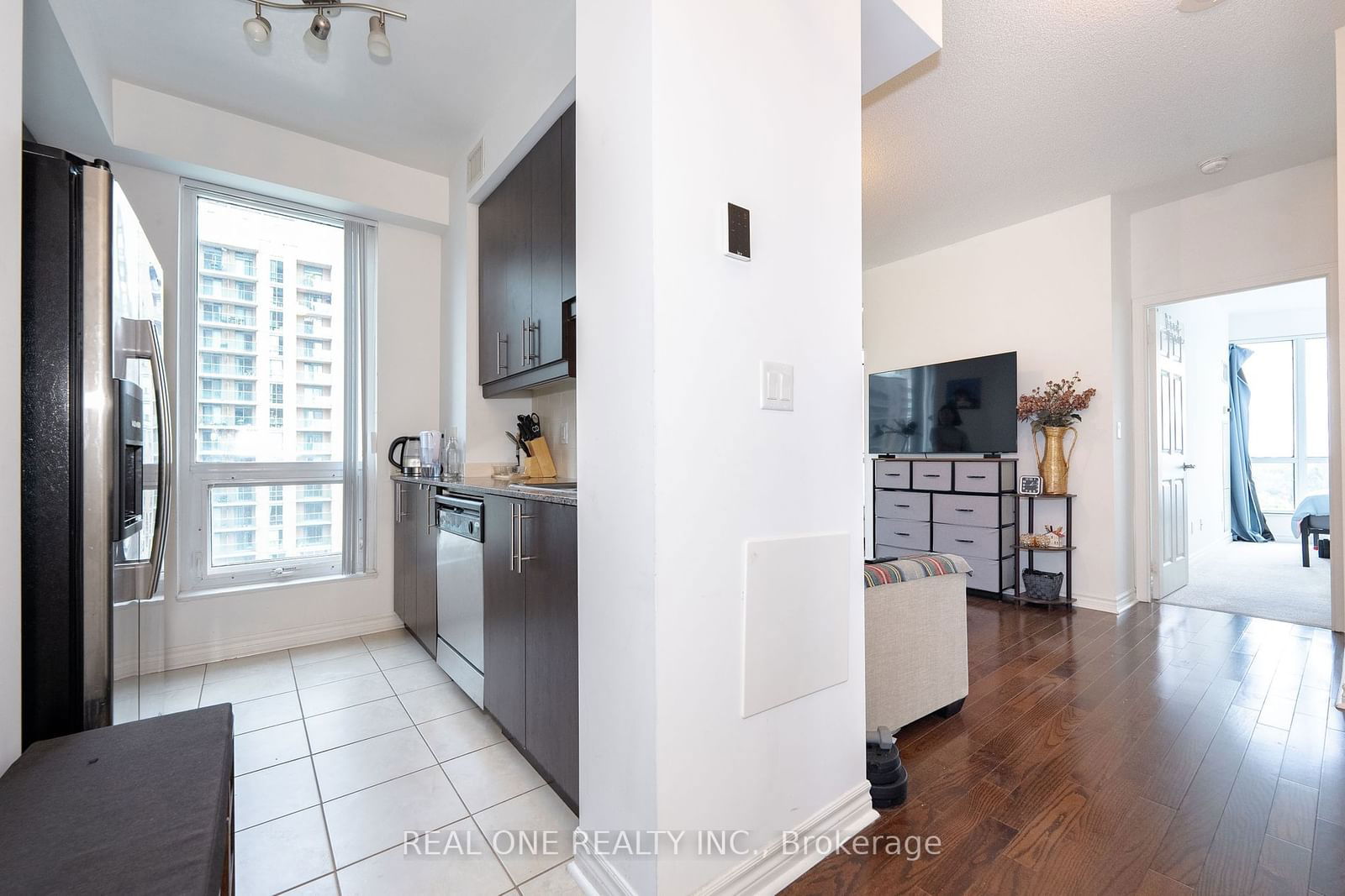 18 Holmes Ave, unit 811 for sale - image #20