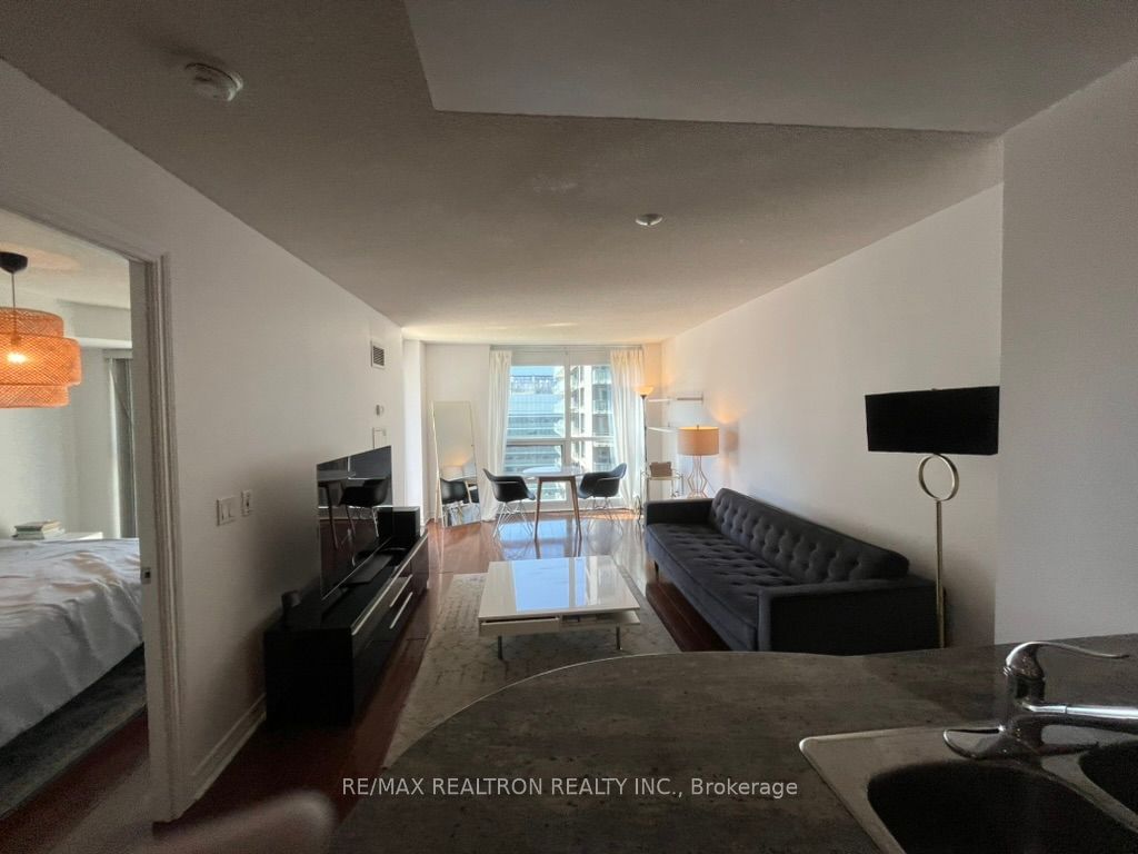 763 Bay St, unit 2610 for rent