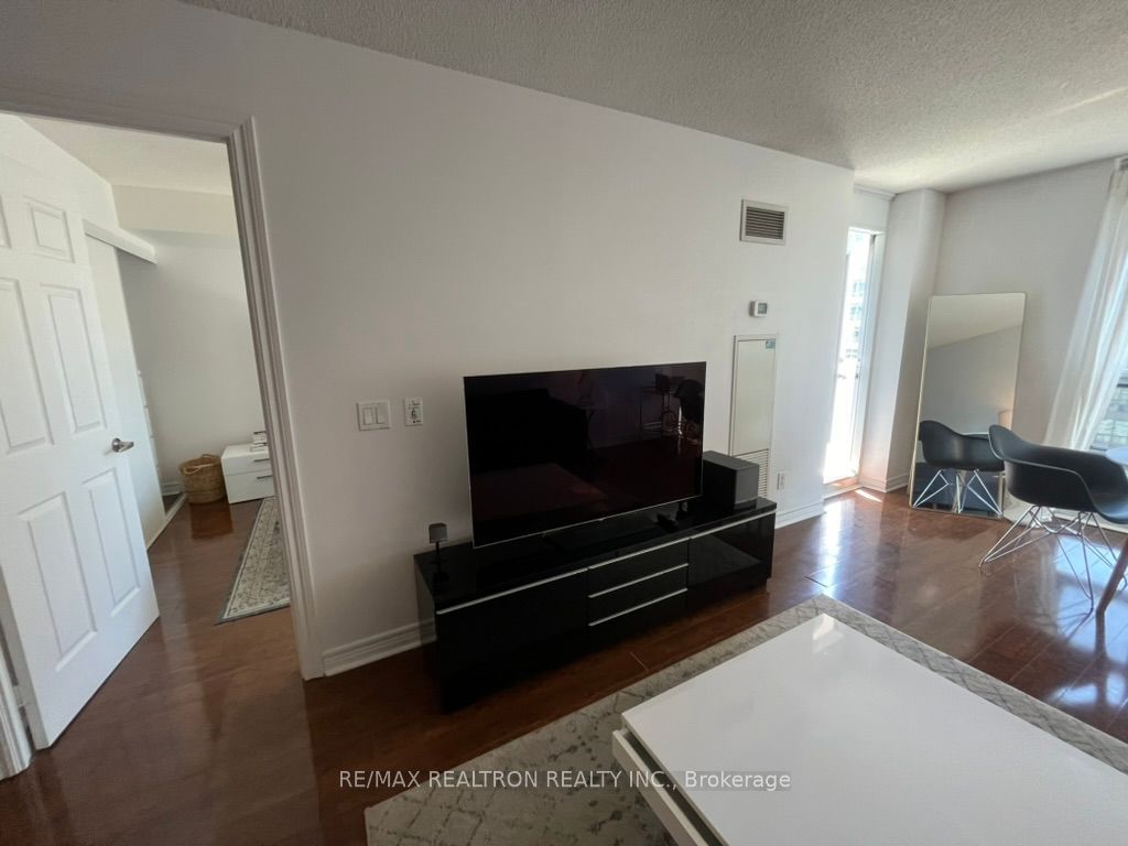 763 Bay St, unit 2610 for rent