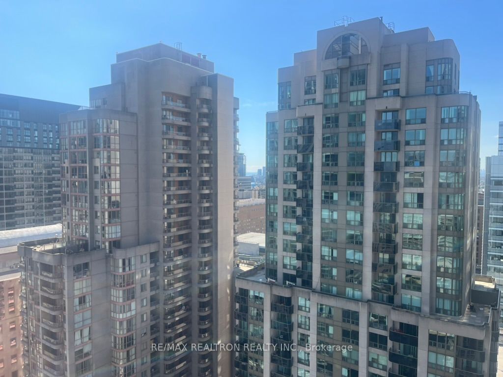 763 Bay St, unit 2610 for rent - image #2