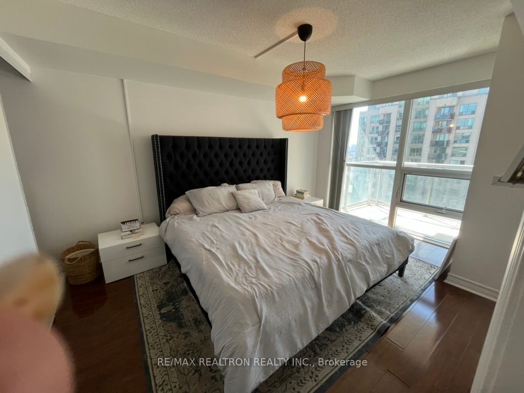 763 Bay St, unit 2610 for rent