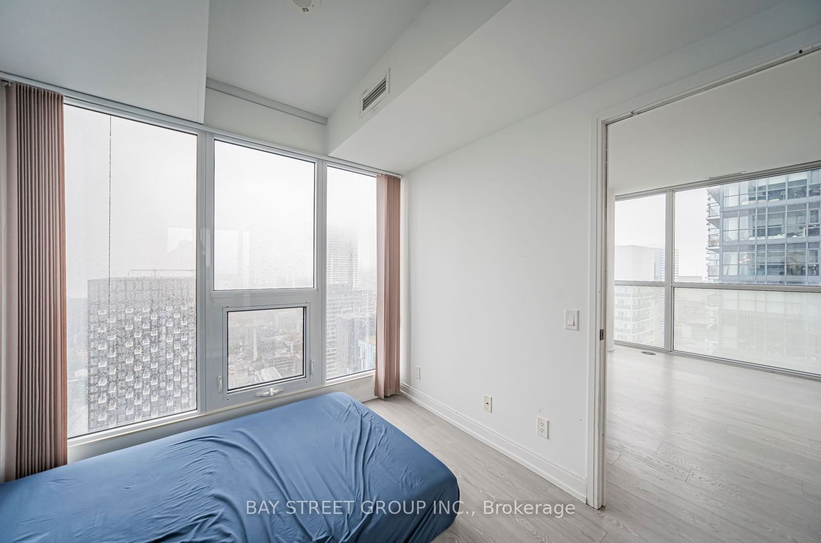 181 Dundas St E, unit 4110 for rent - image #3