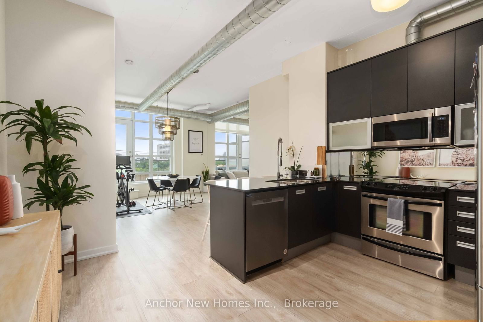 380 Macpherson Ave, unit 503 for rent - image #1