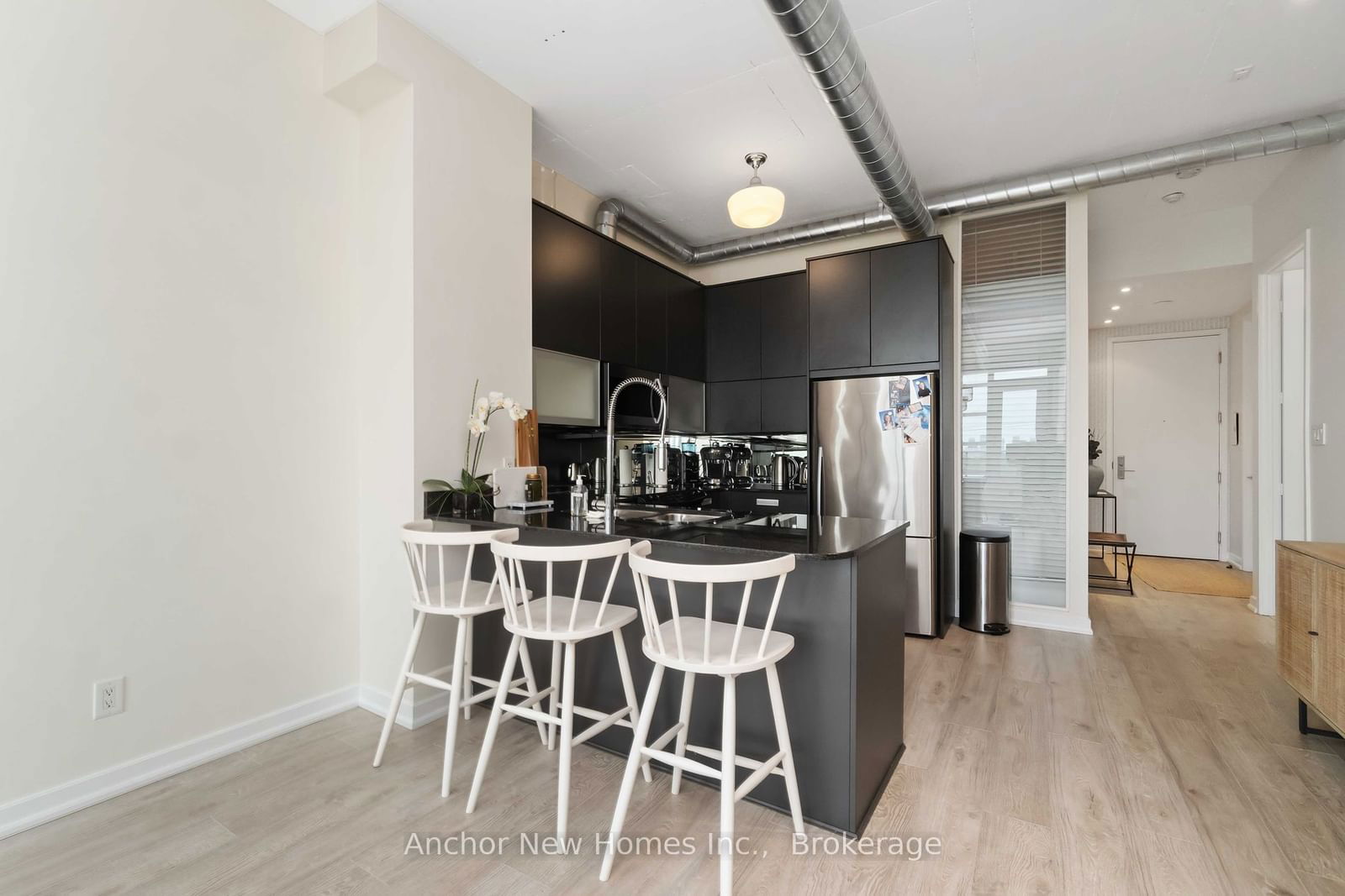 380 Macpherson Ave, unit 503 for rent