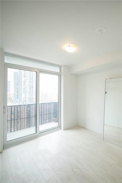 8 Eglinton Ave E, unit 1310 for rent